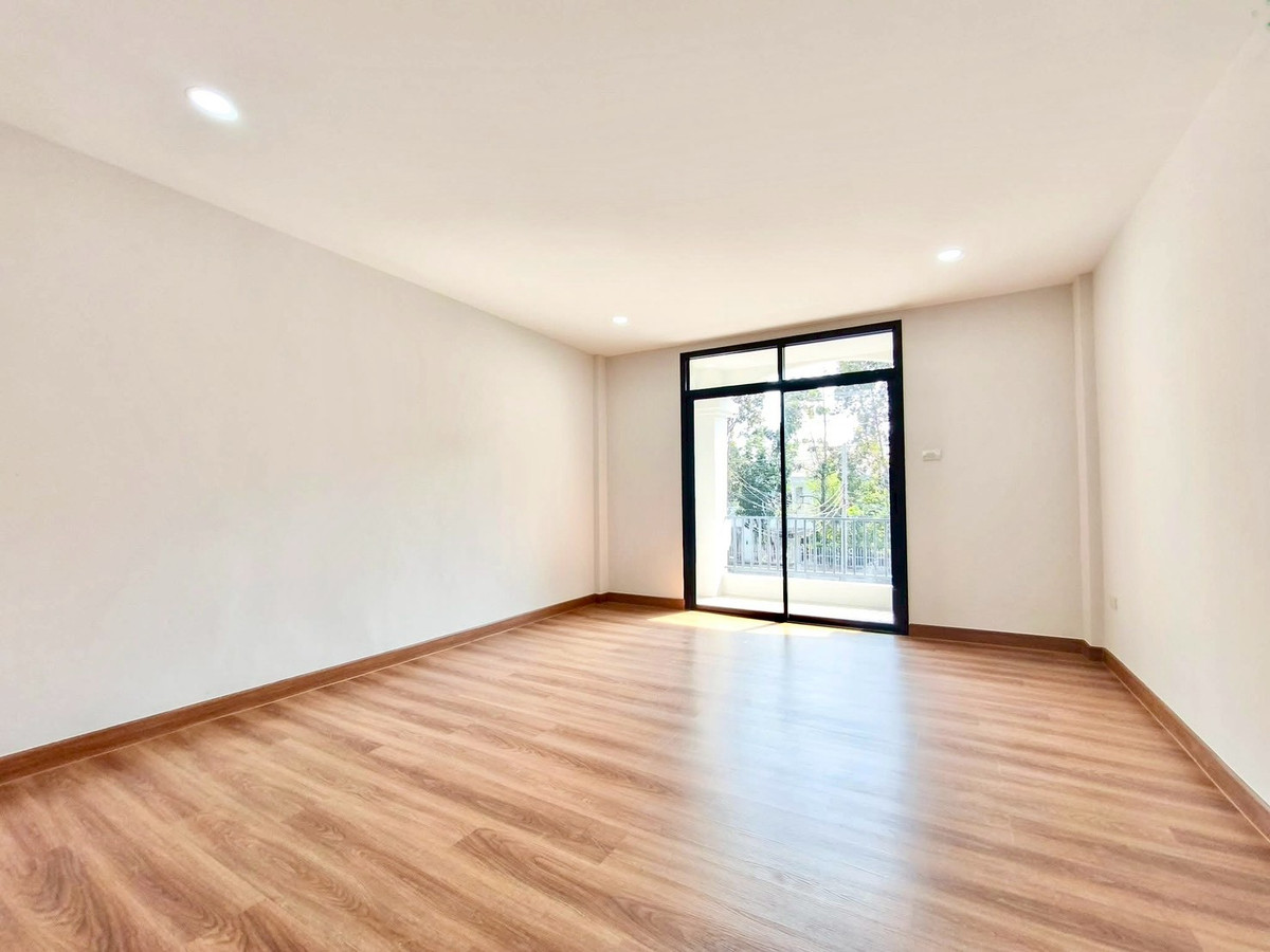 For SaleTownhomePathum Thani,Rangsit, Thammasat : Townhome for sale, 2 and a half floors, Nanthana Garden Village, Rangsit, 5 levels, area 27 square meters, 3 bedrooms, Ban Klang Subdistrict, Mueang Pathum Thani District. Pathum Thani Province