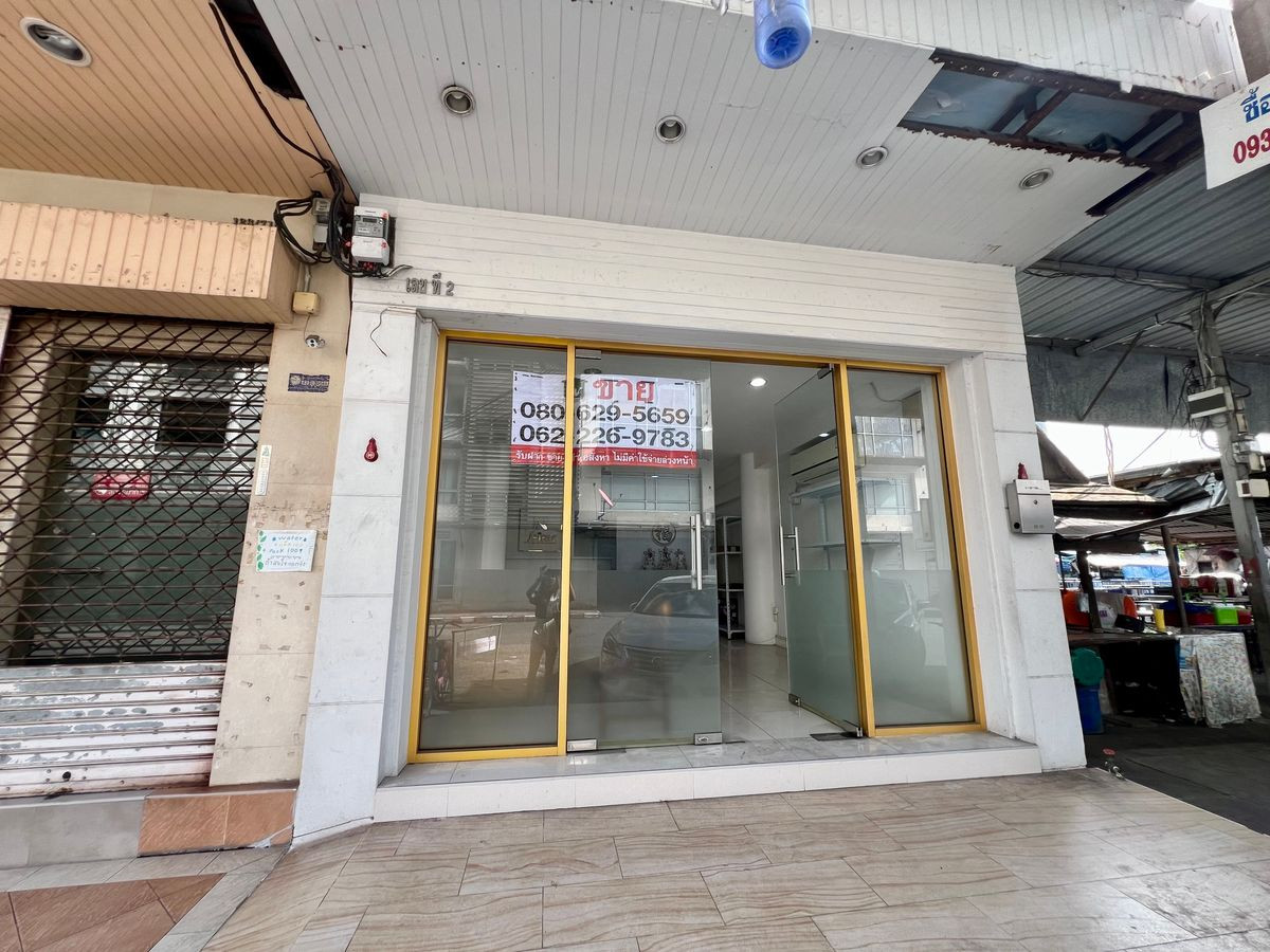 ขายอาคารพาณิชย์นวมินทร์ รามอินทรา : ขายอาคารพาณิชย์ 5 ชั้น (ยูนิตมุม) ต้นซอยนวมินทร์ 98 | รีโนเวทใหม่ ใกล้รถไฟฟ้าสายสีชมพูเพียง 800 เมตร พร้อมดำเนินธุรกิจหรือปล่อยเช่า ให้ผลตอบแทนสูงกว่า 6%++