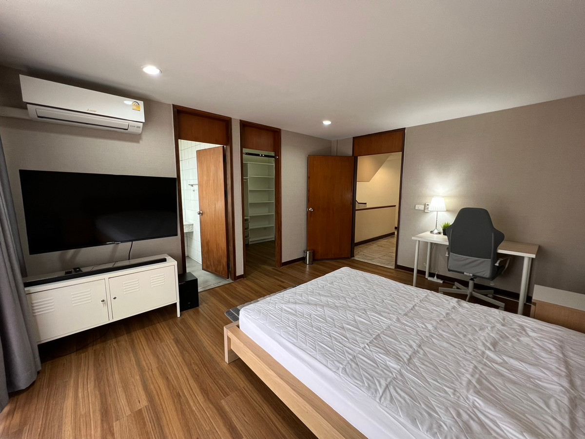 For RentTownhomePattanakan, Srinakarin : for rent Beautiful town house at pattanakarn soi 52 (S03-1819) 