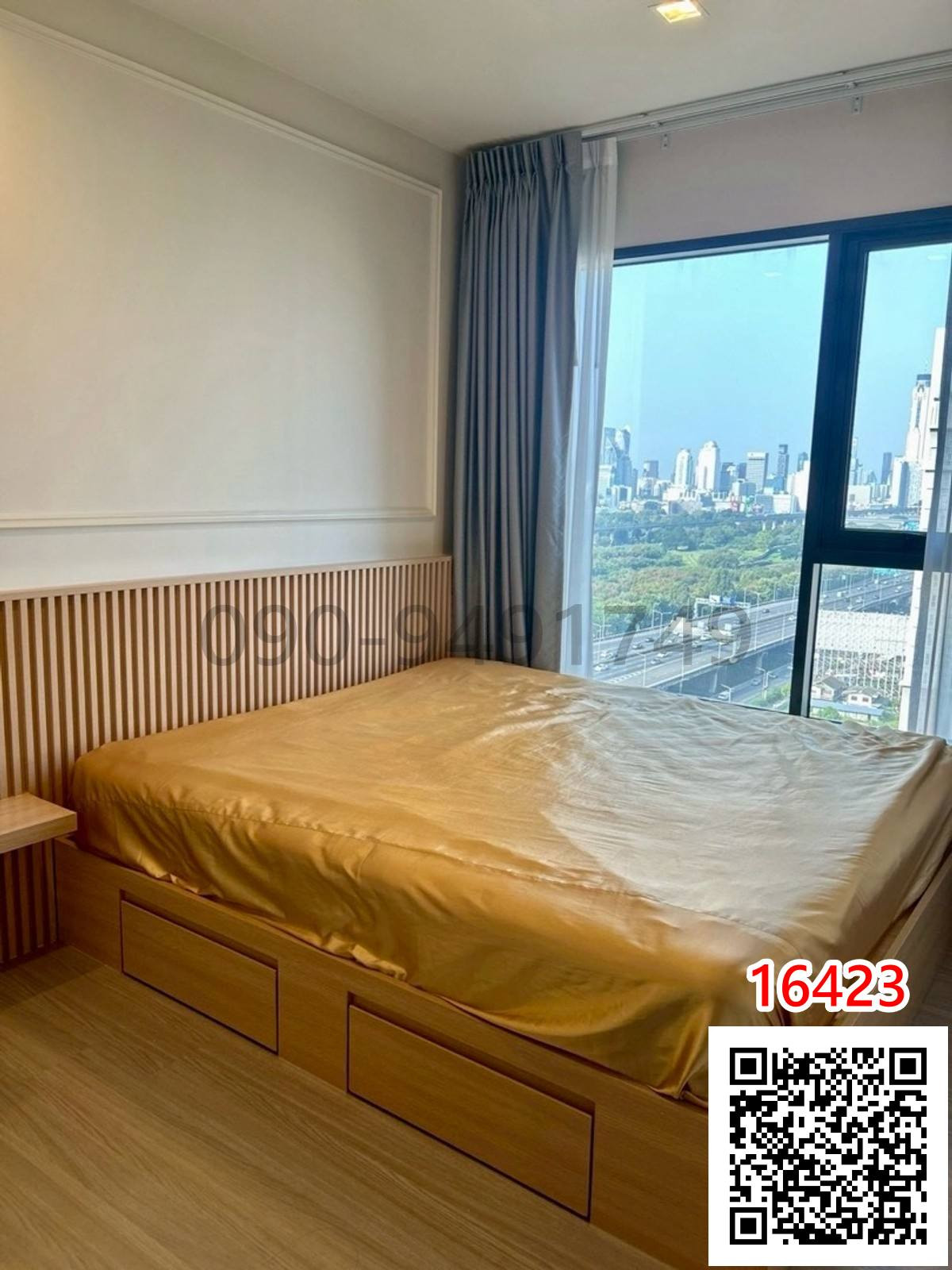 For RentCondoRama9, Petchburi, RCA : Condo for rent: Life Asoke Hype, only 300 meters from MRT Rama 9.