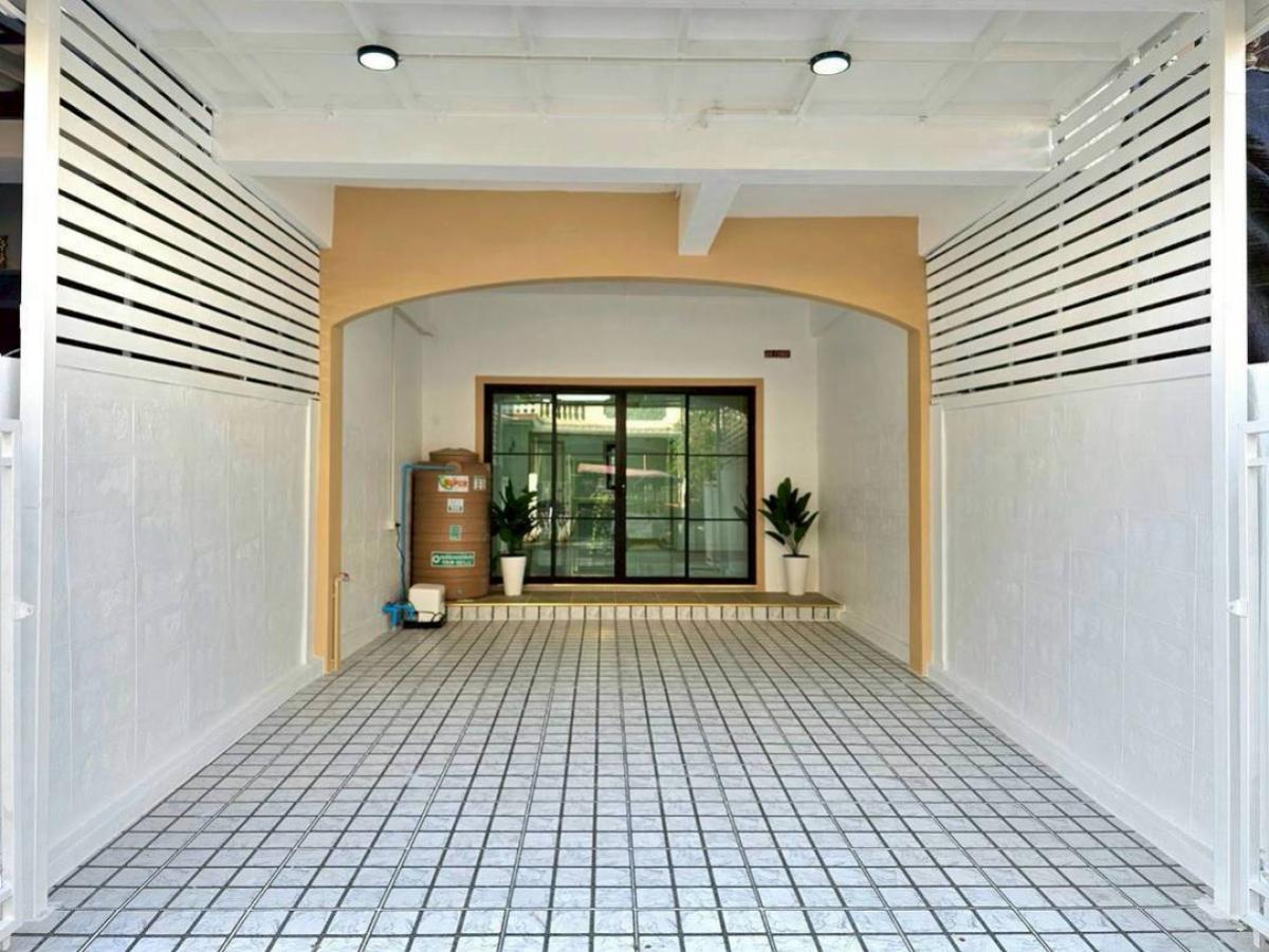 ขายทาวน์โฮมนนทบุรี บางใหญ่ บางบัวทอง : ขายทาวน์เฮ้าส์/ทาวน์โฮม  บัวทองธานี รีโนเวทใหม่ บางบัวทอง บางบัวทอง นนทบุรี CX-143318 (S)