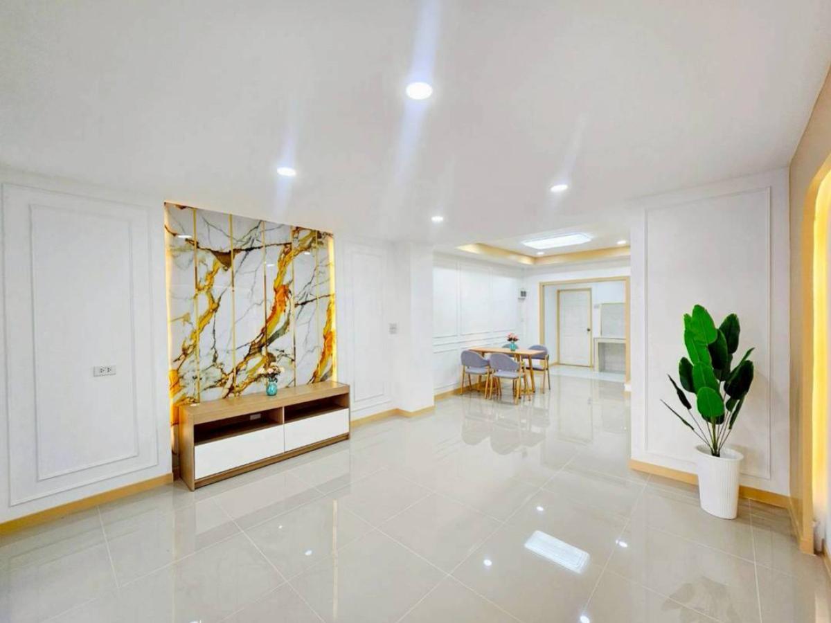 ขายทาวน์โฮมนนทบุรี บางใหญ่ บางบัวทอง : ขายทาวน์เฮ้าส์/ทาวน์โฮม  บัวทองธานี รีโนเวทใหม่ บางบัวทอง บางบัวทอง นนทบุรี CX-143318 (S)