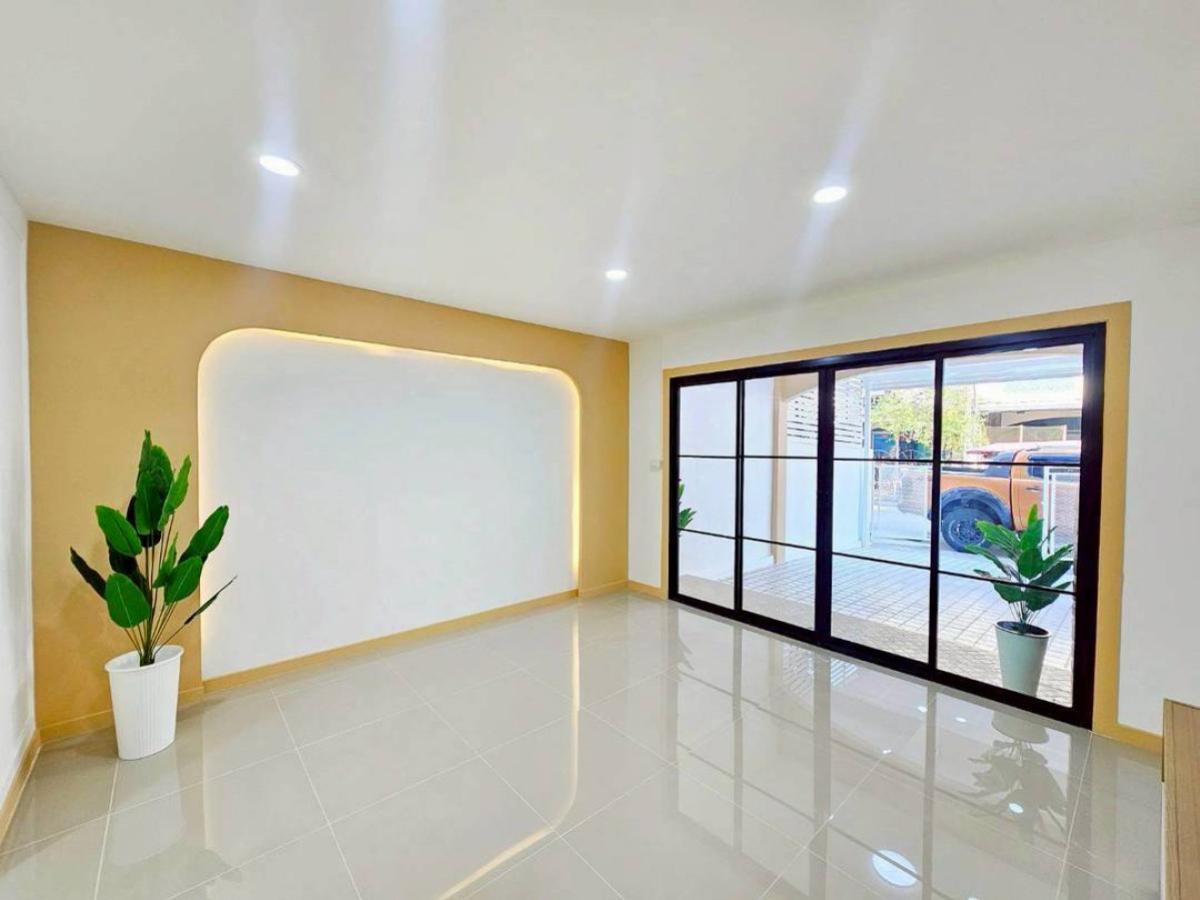 ขายทาวน์โฮมนนทบุรี บางใหญ่ บางบัวทอง : ขายทาวน์เฮ้าส์/ทาวน์โฮม  บัวทองธานี รีโนเวทใหม่ บางบัวทอง บางบัวทอง นนทบุรี CX-143318 (S)