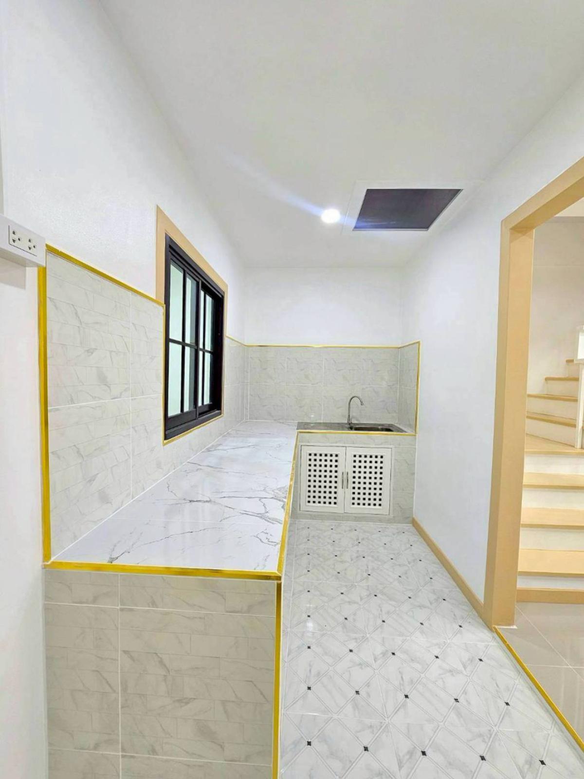 ขายทาวน์โฮมนนทบุรี บางใหญ่ บางบัวทอง : ขายทาวน์เฮ้าส์/ทาวน์โฮม  บัวทองธานี รีโนเวทใหม่ บางบัวทอง บางบัวทอง นนทบุรี CX-143318 (S)