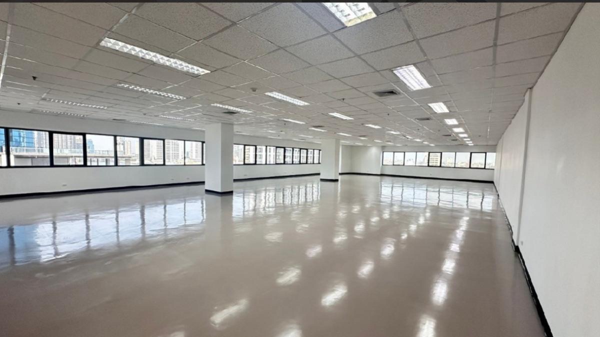 For SaleShop HouseSukhumvit, Asoke, Thonglor : For Sale Commercial Building , Sorachai Building Sukhumvit , BTS-Ekkamai , Khlong Tan Nuea , Watthana , Bangkok , CX-142881