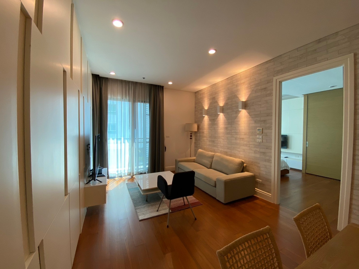 คอนโดสุขุมวิท อโศก ทองหล่อ : 🌿 Spacious Urban Living in Sukhumvit 24 | Bright Sukhumvit 24