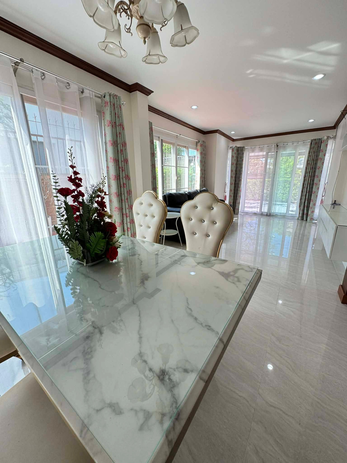 For RentHouseNonthaburi, Bang Yai, Bangbuathong : Beautiful house, 100% as pictured, near MRT (only 3 minutes away). 3 bedrooms, 3 bathrooms.