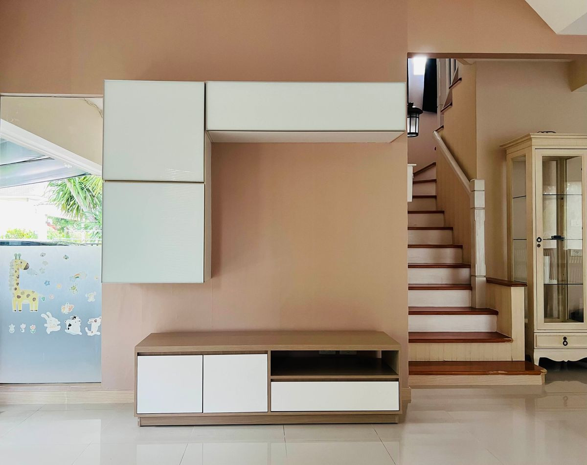 For RentHouseNonthaburi, Bang Yai, Bangbuathong : Single house, 5 minutes to Central Westgate, fully furnished, 3 bedrooms, 3 bathrooms.