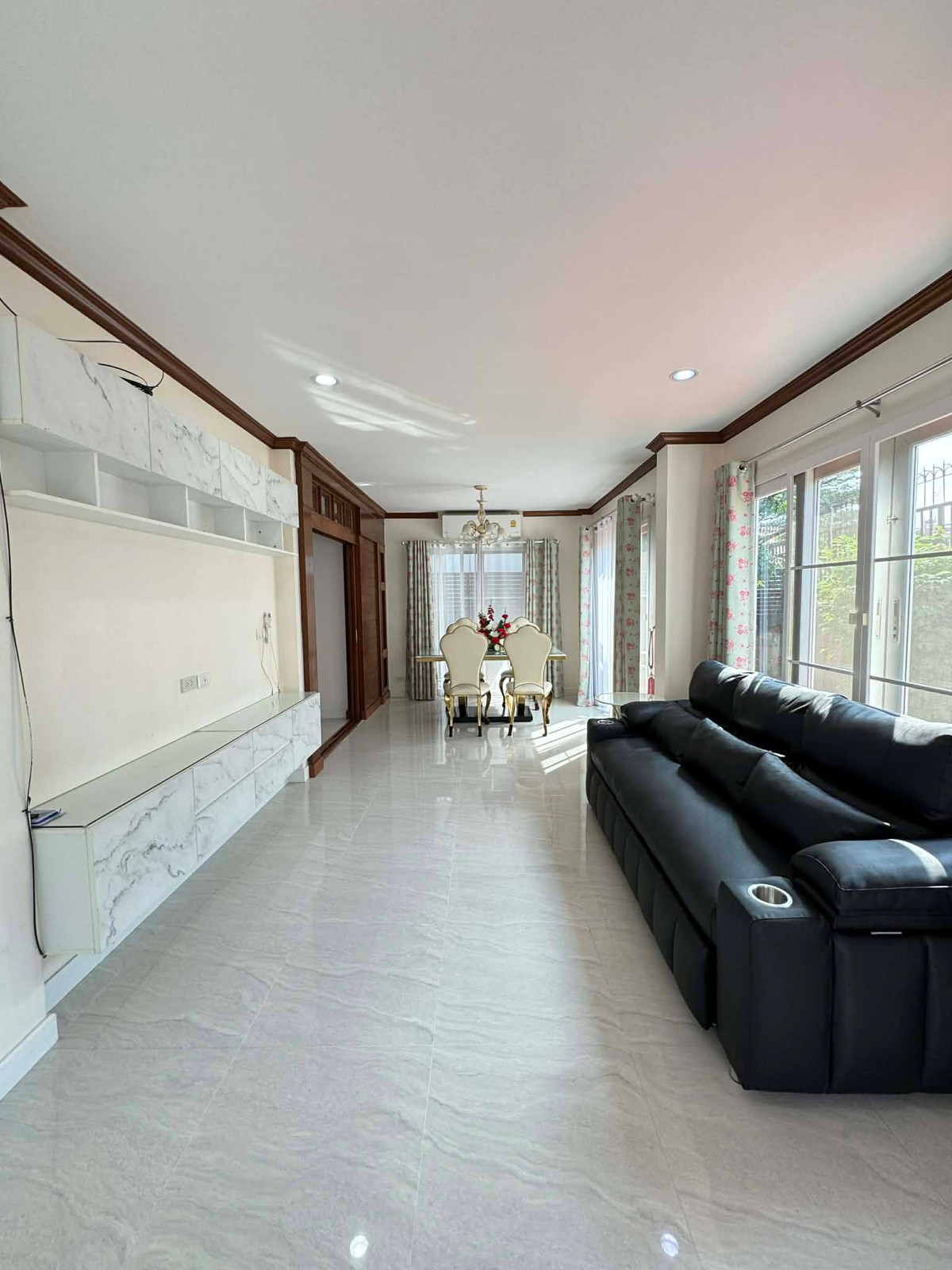 For RentHouseNonthaburi, Bang Yai, Bangbuathong : Beautiful house, 100% as pictured, near MRT (only 3 minutes away). 3 bedrooms, 3 bathrooms.