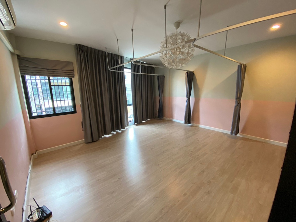 ขายทาวน์โฮมมีนบุรี-ร่มเกล้า : นลิน แกรนด์ อเวนิว วงแหวน - พระราม 9 / 3 ห้องนอน (ขาย), Nalin Grand Avenue Wongwean - Rama 9 / 3 Bedrooms (FOR SALE) AA606