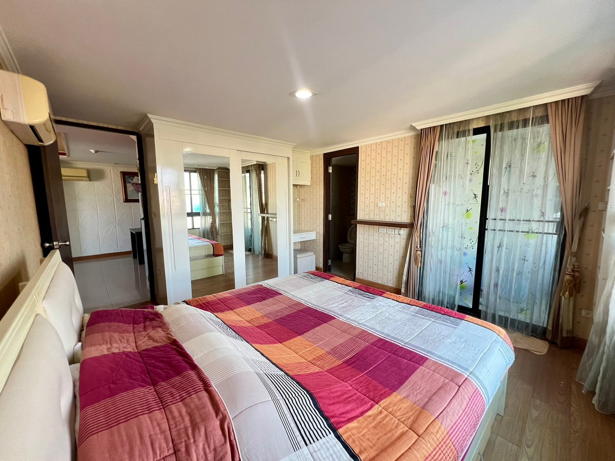 For SaleCondoRatchadapisek, Huaikwang, Suttisan : Cheapest sale in the building! Condo 77.7 sq m., corner room, 2 bedrooms, 2 bathrooms, near MRT Lat Phrao, this price cant be found!!