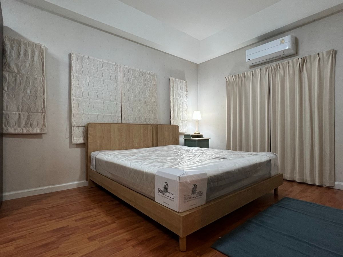 For RentHouseNonthaburi, Bang Yai, Bangbuathong : Single house, 5 minutes to Central Westgate, fully furnished, 3 bedrooms, 3 bathrooms.