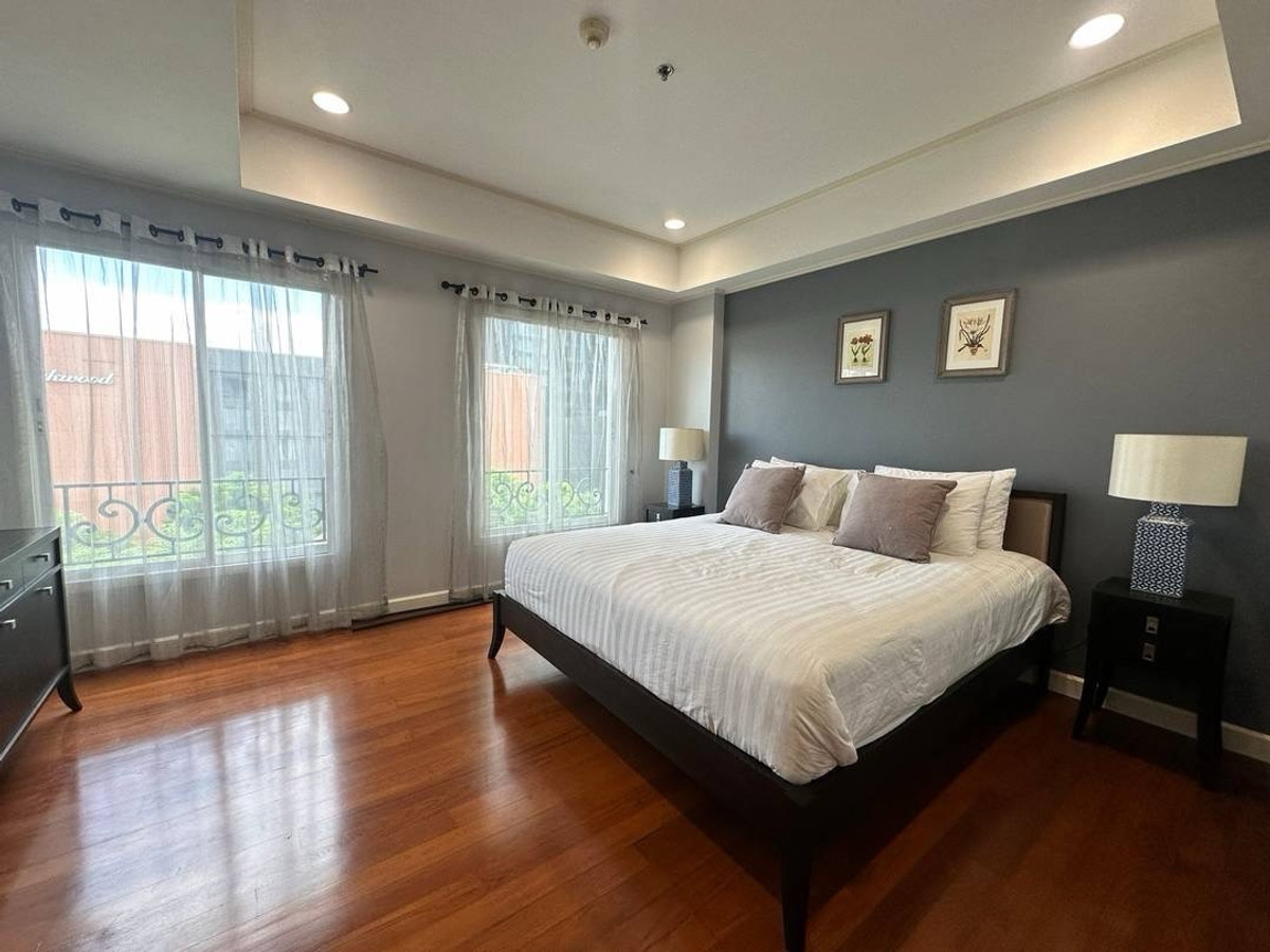 For RentCondoSukhumvit, Asoke, Thonglor : Premium Condo Quiet atmosphere in the heart of the city, convenient travel near BTS Thonglor.