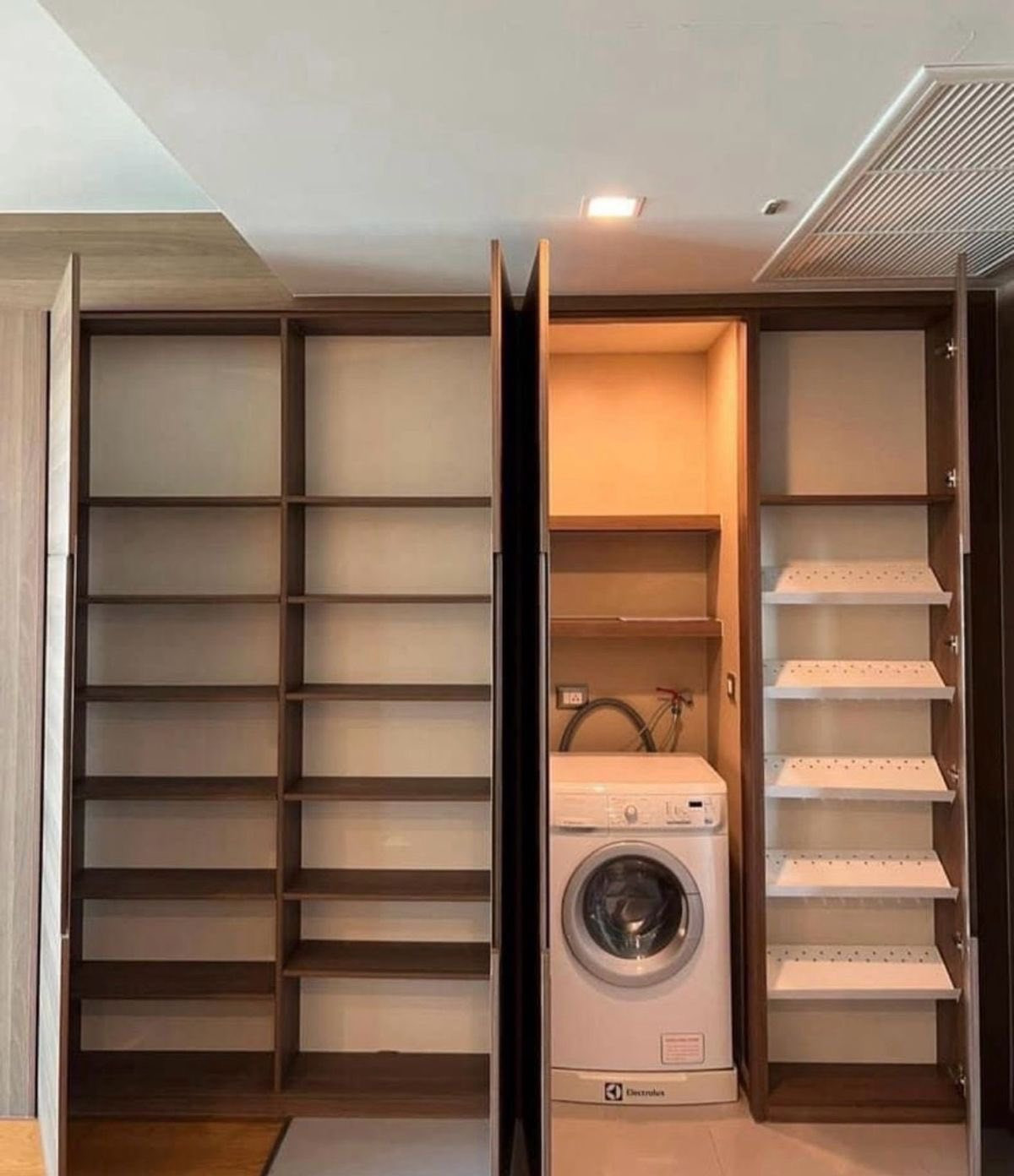 ขายคอนโดสาทร นราธิวาส : 1 ห้องนอน ที่ The Address Sathorn , Contact 062-496-6454