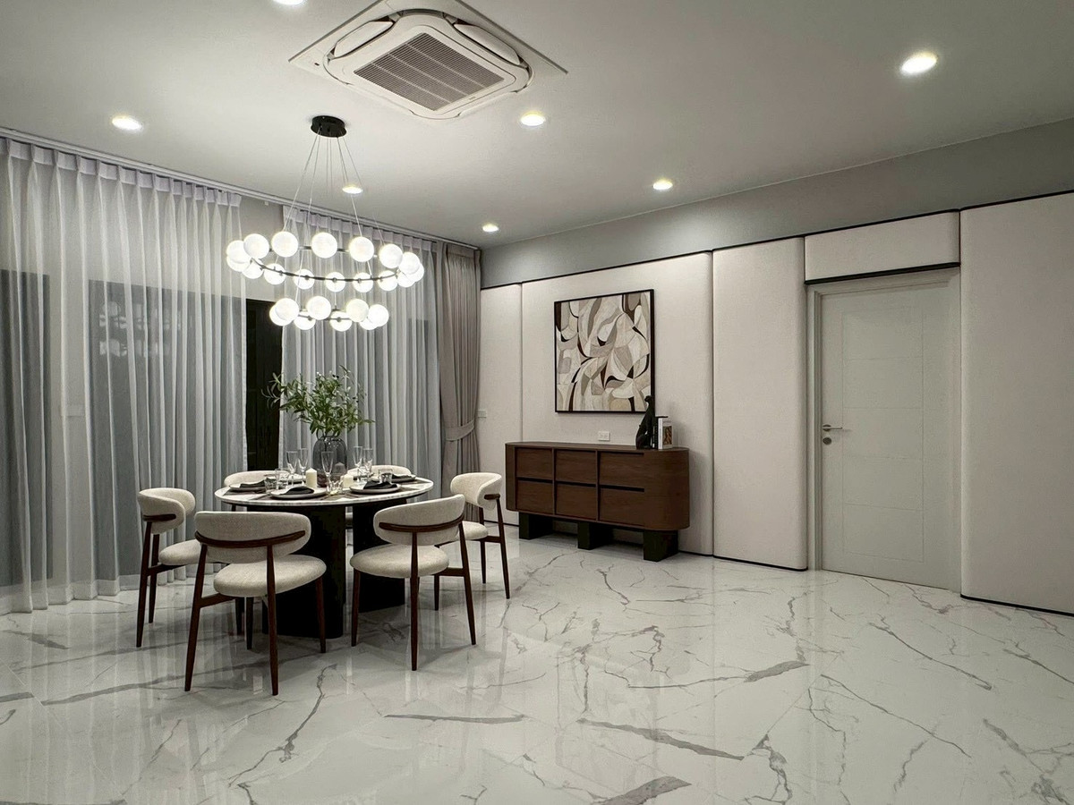 For RentHouseLadkrabang, Suwannaphum Airport : 𝙁𝙤𝙧 𝙧𝙚𝙣𝙩 House for rent near Suvarnabhumi Airport. Perfectly decorated  Complete with electrical appliances Just bring your bags and move in!