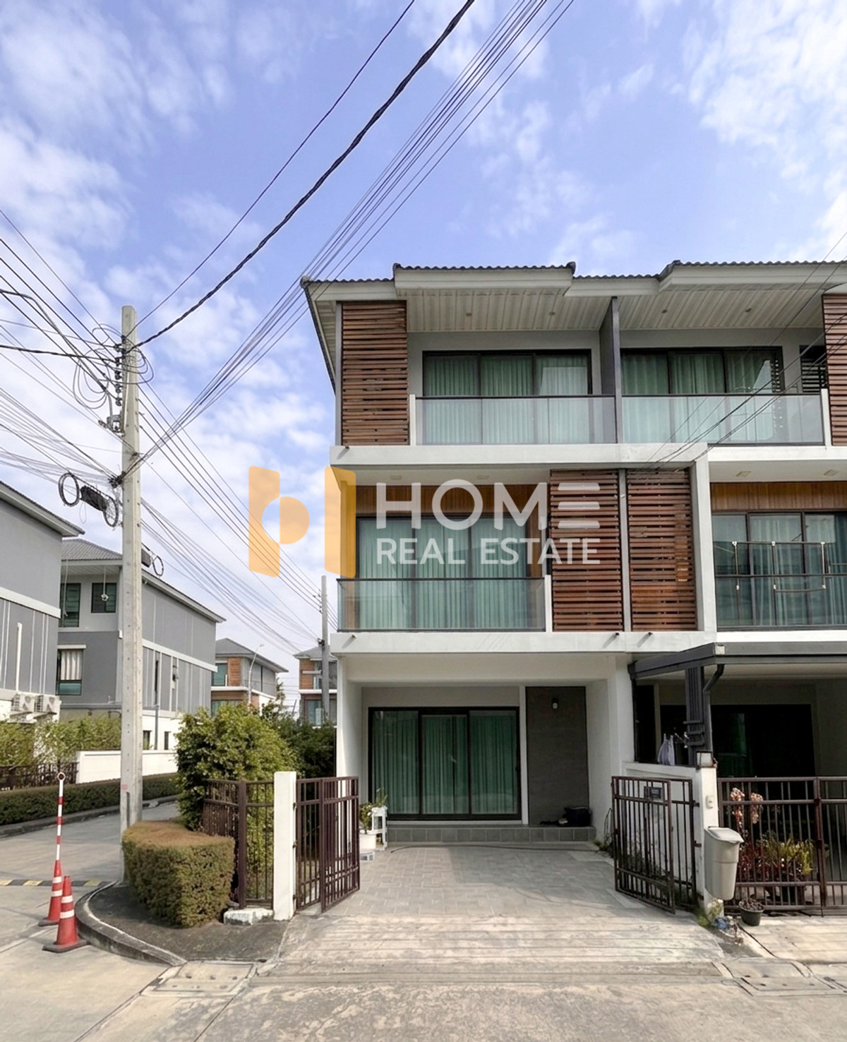 ขายทาวน์โฮมบางนา แบริ่ง ลาซาล : ศุภาลัย เออร์บานา บางนา - วงแหวน / 3 ห้องนอน (ขาย), Supalai Urbana Bangna - Wongwaen / 3 Bedrooms (FOR SALE) POON096