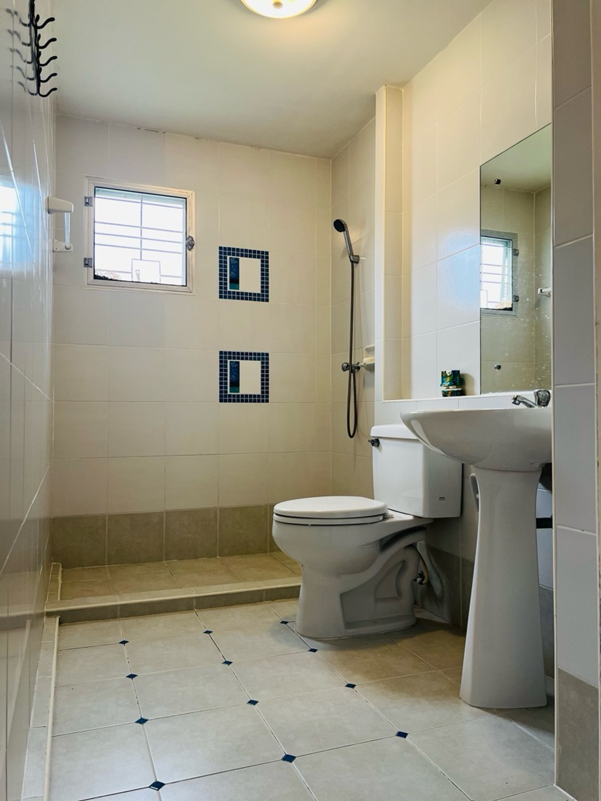 For RentHouseNonthaburi, Bang Yai, Bangbuathong : Single house, 5 minutes to Central Westgate, fully furnished, 3 bedrooms, 3 bathrooms.