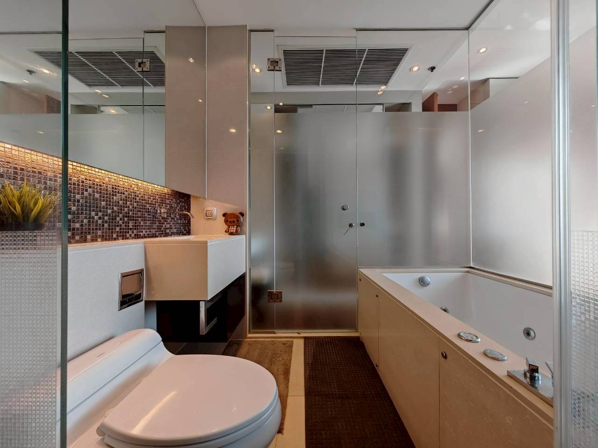 For RentCondoSukhumvit, Asoke, Thonglor : Condo for RENT The Address Sukhumvit 28, spacious room 70 sq m., 2 bedrooms, 2 bathrooms, ready to move in @ 51,000 baht, urgent call 096-2615656, spacious room 70 sq m., 2 bedrooms, 2 bathrooms, fully furnished, ready to move in Location : Promphong , Th