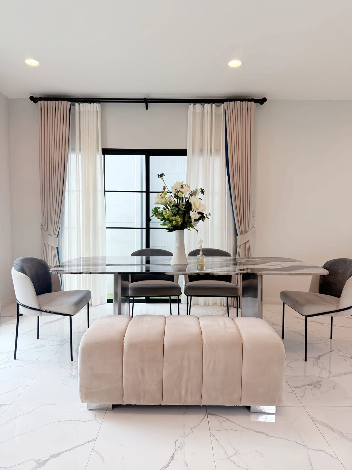 ให้เช่าบ้านเสรีไทย-นิด้า : ✨ บ้านยุคใหม่ ประหยัดพลังงาน! บ้านเดี่ยวหลังมุม Solar Cell & EV Charger พร้อมใช้งาน!  