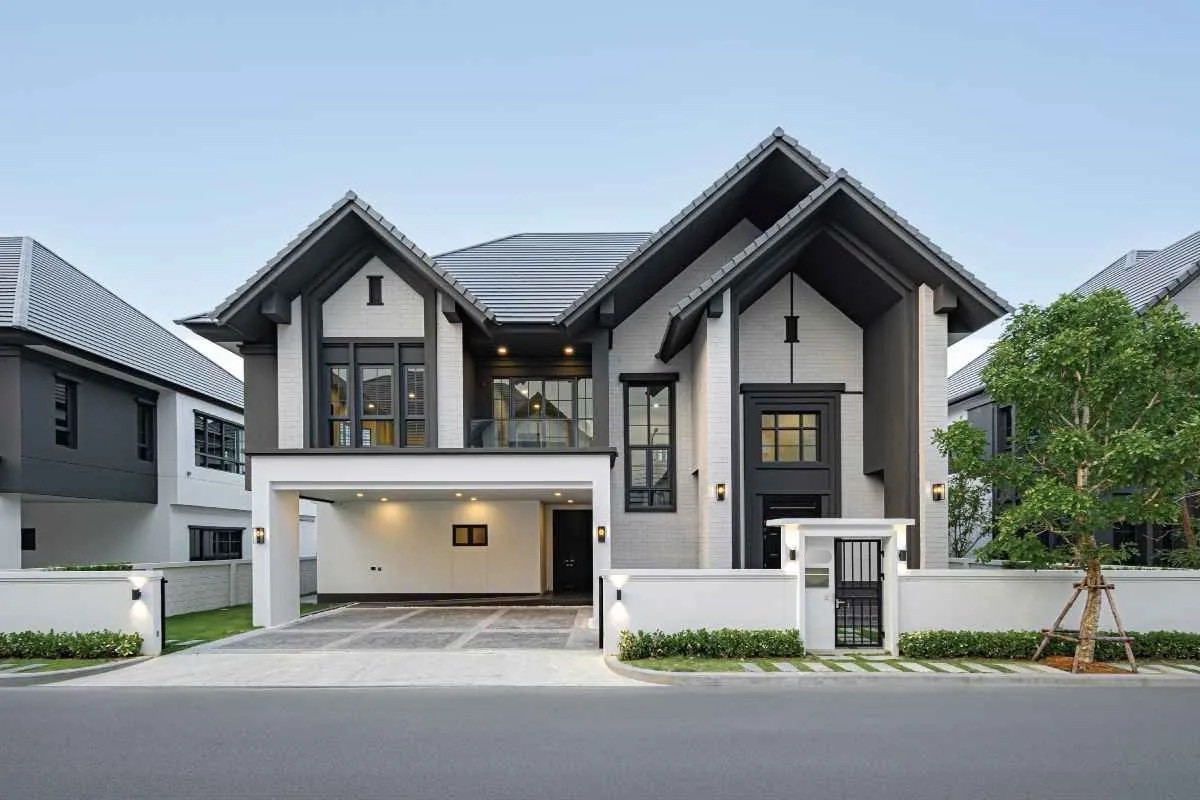 HouseBangna, Bearing, Lasalle : ✨ Large luxury detached house, English style, near Mega Bangna 🌲🎊