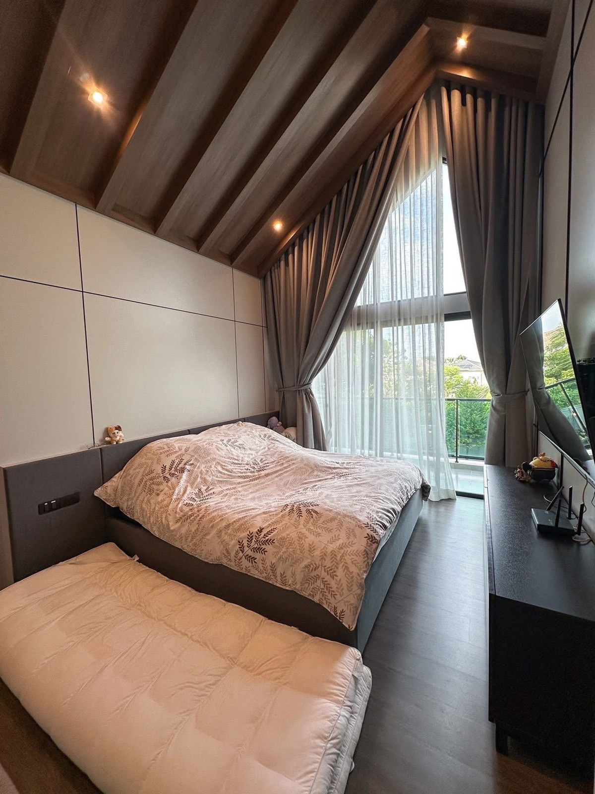 HouseRama5, Ratchapruek, Bangkruai : ✨🏡[For sale & rent] Large detached house, corner plot. Beautifully decorated in modern style. Convenient entry to the city, land area 100 sq m.