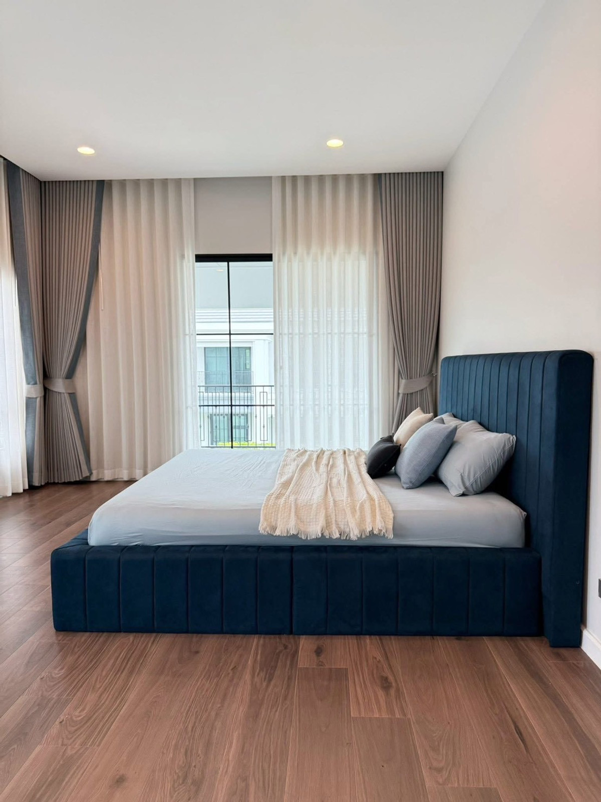 ให้เช่าบ้านเสรีไทย-นิด้า : ✨ บ้านยุคใหม่ ประหยัดพลังงาน! บ้านเดี่ยวหลังมุม Solar Cell & EV Charger พร้อมใช้งาน!  