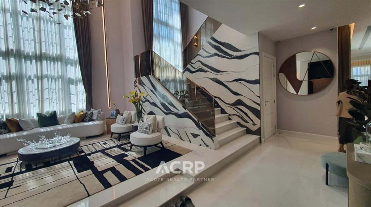 ขายบ้านเลียบทางด่วนรามอินทรา : ขายบ้านตัวอย่างสุดหรู ตกแต่งครบครัน พื้นที่ใช้สอย 496.76 ตารางเมตร บนที่ดิน 135.4 ตารางวา