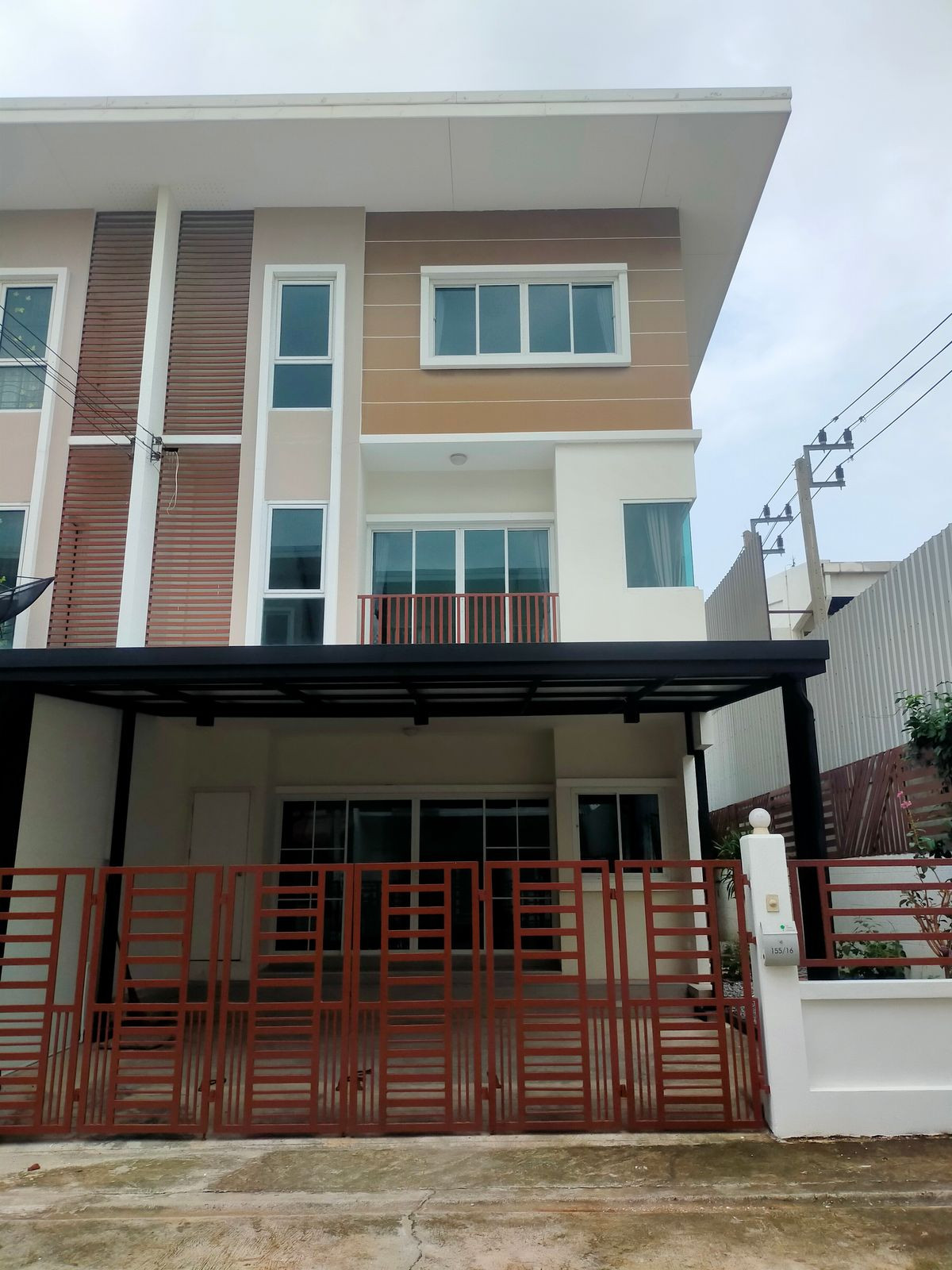 For RentTownhomeSamut Prakan,Samrong : ✨ For rent, 3-story townhome, The Thepha Townhome Project, Theparak Km. 25, 3 bedrooms, 3 bathrooms, 2 parking spaces, 35 sq m, 25000 baht 🏡💖
