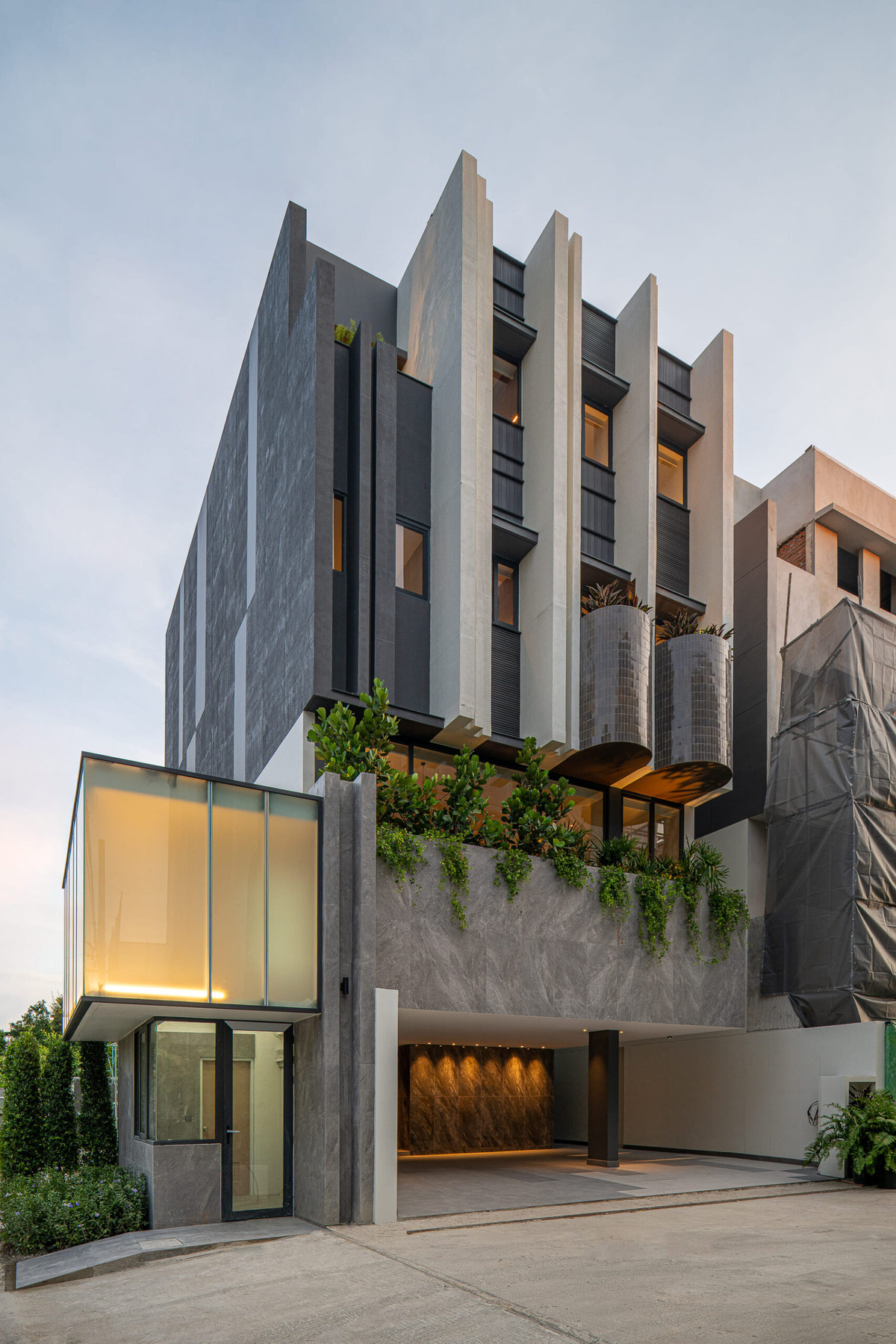 ขายบ้านอ่อนนุช อุดมสุข : Baan Puripuri Sukhumvit 93 บ้านเดี่ยว 4 ชั้น Please call: 082-894-4624