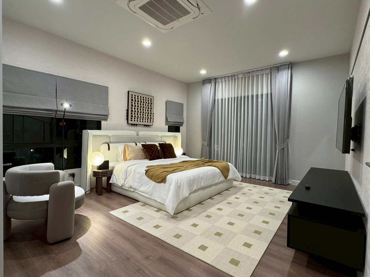 For RentHouseLadkrabang, Suwannaphum Airport : 𝙁𝙤𝙧 𝙧𝙚𝙣𝙩 House for rent near Suvarnabhumi Airport. Perfectly decorated  Complete with electrical appliances Just bring your bags and move in!