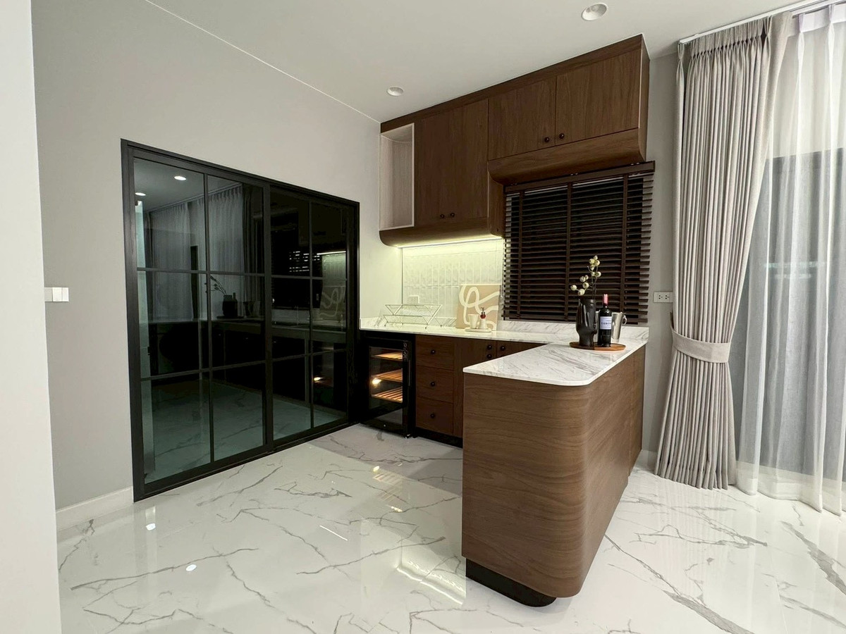 For RentHouseLadkrabang, Suwannaphum Airport : 𝙁𝙤𝙧 𝙧𝙚𝙣𝙩 House for rent near Suvarnabhumi Airport. Perfectly decorated  Complete with electrical appliances Just bring your bags and move in!