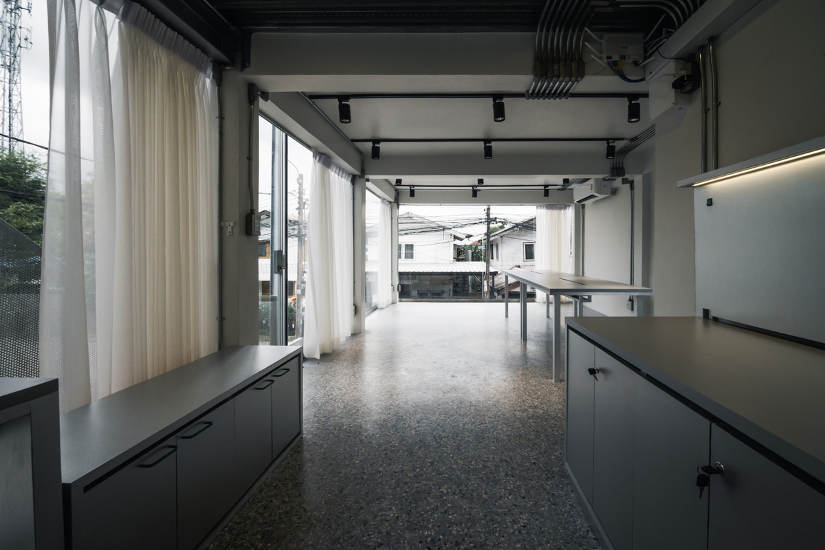 ให้เช่าโฮมออฟฟิศนวมินทร์ รามอินทรา : [23 Jan 2026] R34 Space - Home Office 3 ชั้น ให้เช่า สร้างใหม่, พื้นที่ใช้สอย 180 ตารางเมตร, เลียบทางด่วนรามอินทรา, รามอินทรา 34 แยก 14, เช่าเพียง 60,000.- (366 บาท/ตารางเมตร) พร้อมให้เช่า: 1 เมษายน 2569 เป็นต้นไป