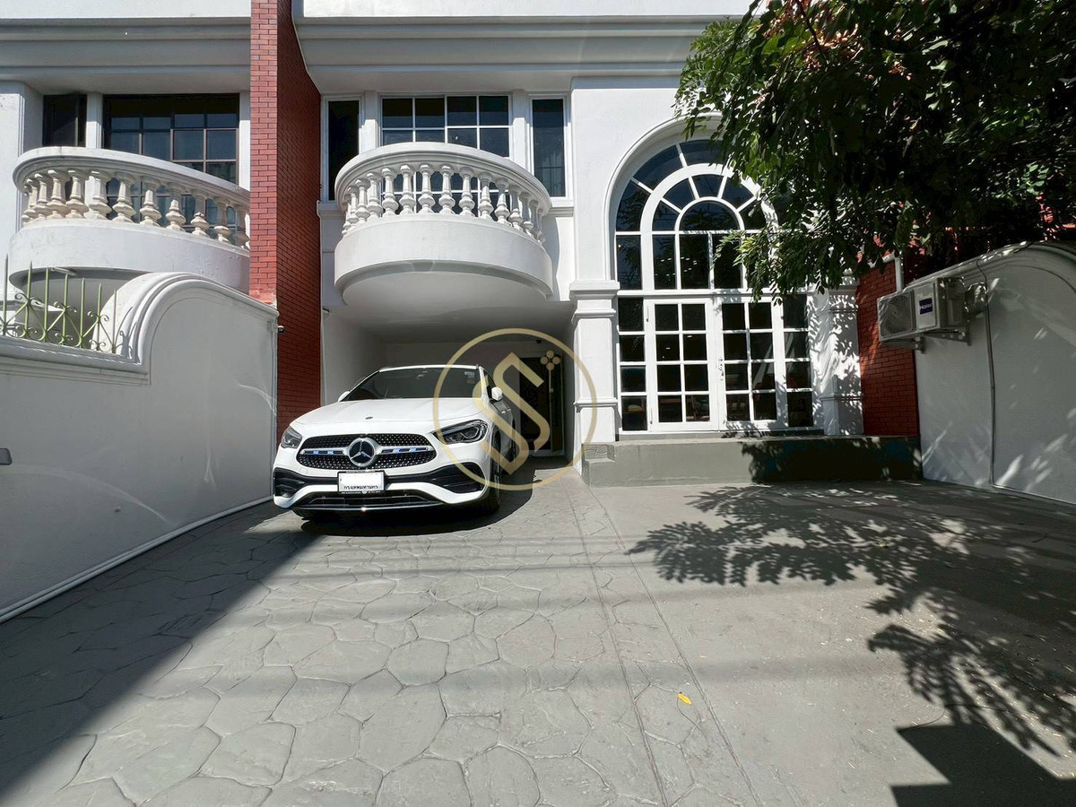 ให้เช่าทาวน์โฮมอารีย์ อนุสาวรีย์ : ให้เช่าด่วน บ้านทาวน์โฮมสวย 3 ชั้น สภาพดีพร้อมเข้าอยู่ ใจกลางอารีย์ ในซอยอารีย์สัมพันธ์ 1 ใกล้ BTS อารีย์