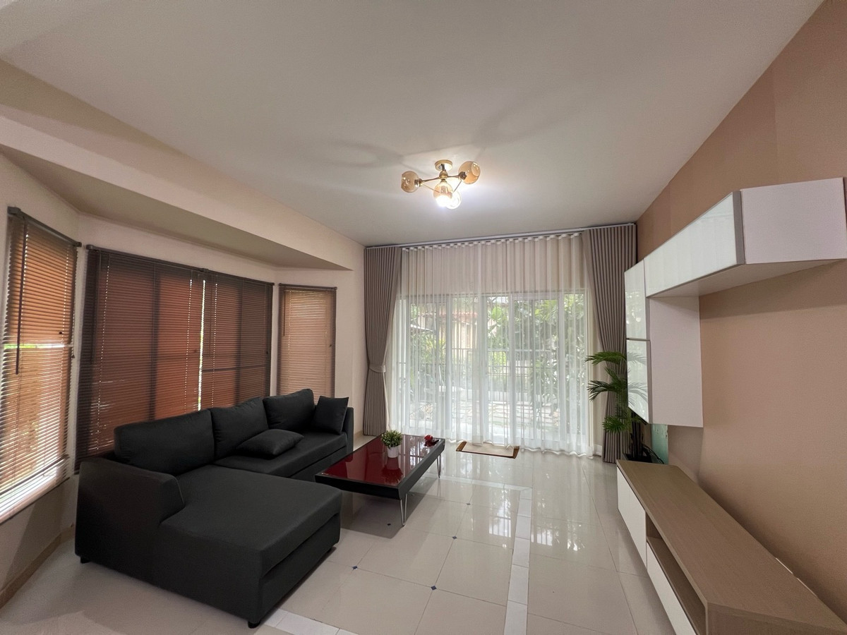 For RentHouseNonthaburi, Bang Yai, Bangbuathong : Single house, 5 minutes to Central Westgate, fully furnished, 3 bedrooms, 3 bathrooms.