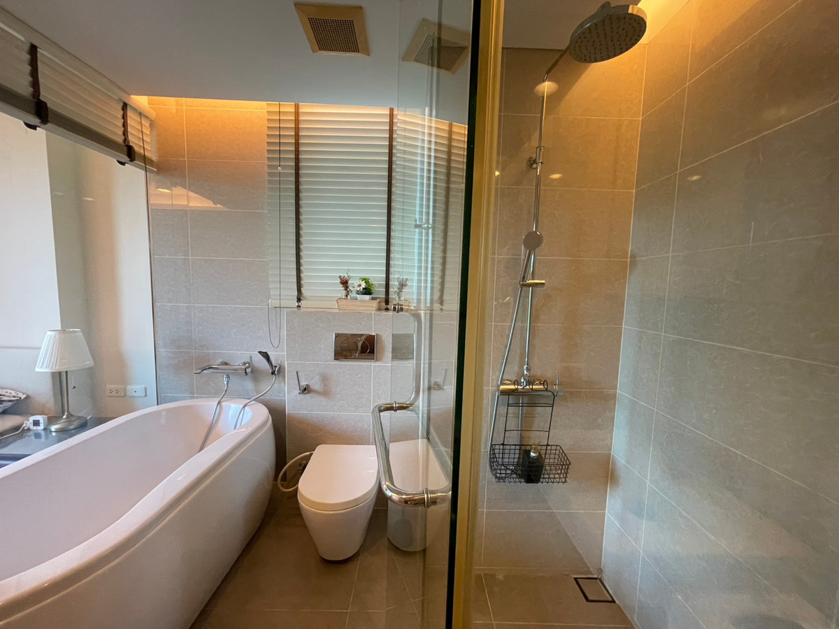 For SaleCondoSukhumvit, Asoke, Thonglor : For sale siamese 39 conner unit 2 bedroom east facing with balcony price 7.5 mb only