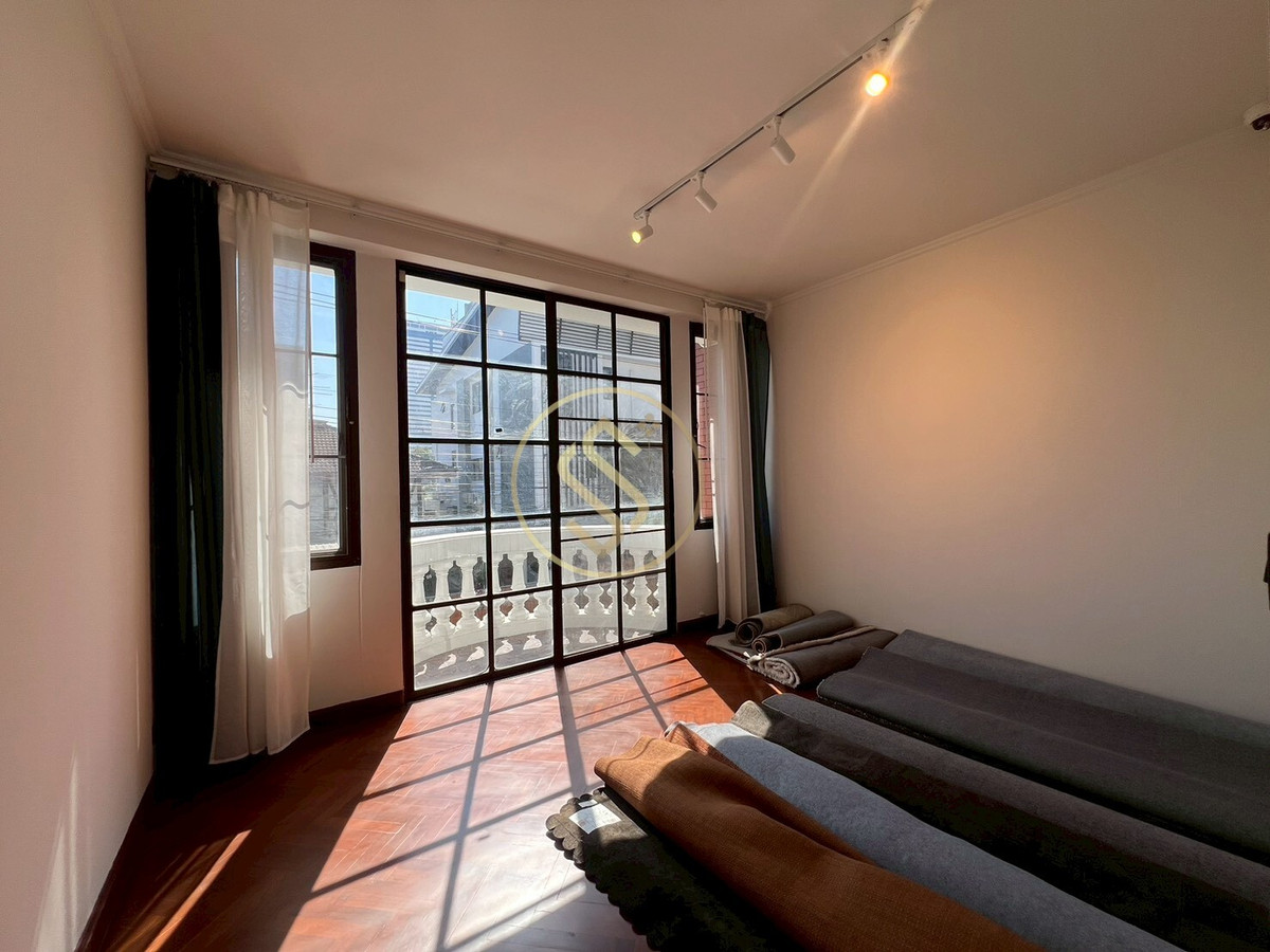 ให้เช่าทาวน์โฮมอารีย์ อนุสาวรีย์ : ให้เช่าด่วน บ้านทาวน์โฮมสวย 3 ชั้น สภาพดีพร้อมเข้าอยู่ ใจกลางอารีย์ ในซอยอารีย์สัมพันธ์ 1 ใกล้ BTS อารีย์