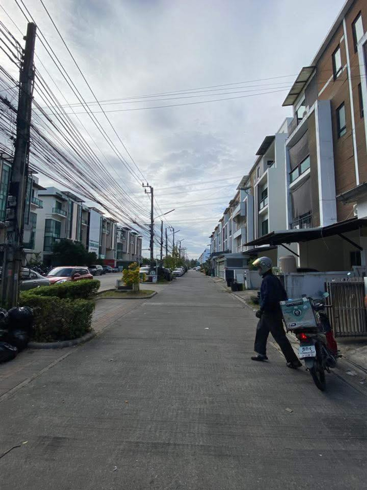 For SaleHome OfficeLadkrabang, Suwannaphum Airport : H2O2 Ram 2 - Suvarnabhumi / 4 floors (for sale), H2O 2 Ram 2 - Suvarnabhumi / 4 - Storey (FOR SALE) POON095