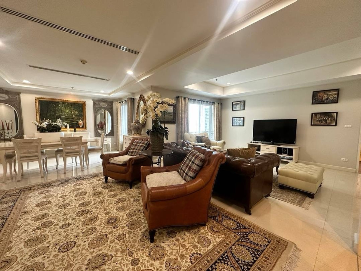 For RentCondoSukhumvit, Asoke, Thonglor : Premium Condo Quiet atmosphere in the heart of the city, convenient travel near BTS Thonglor.