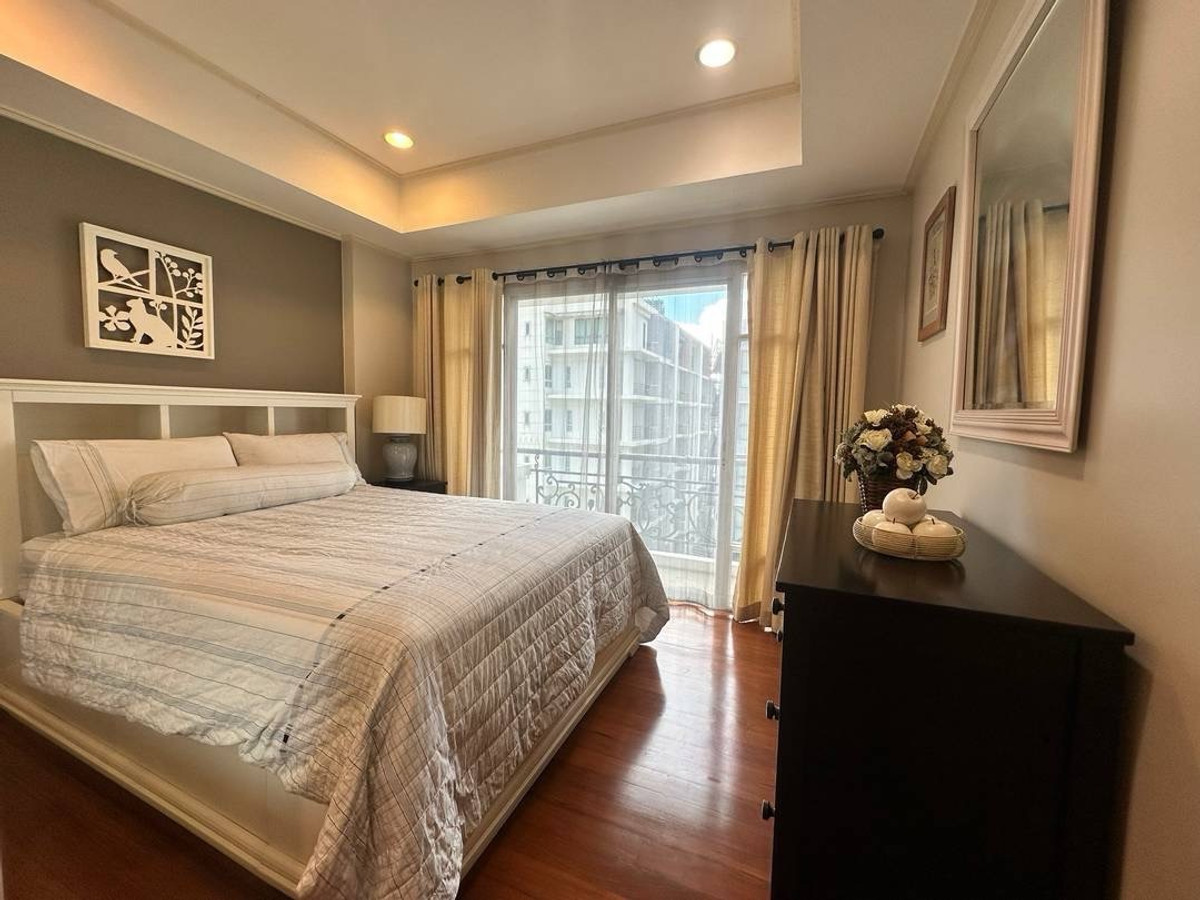 For RentCondoSukhumvit, Asoke, Thonglor : Premium Condo Quiet atmosphere in the heart of the city, convenient travel near BTS Thonglor.