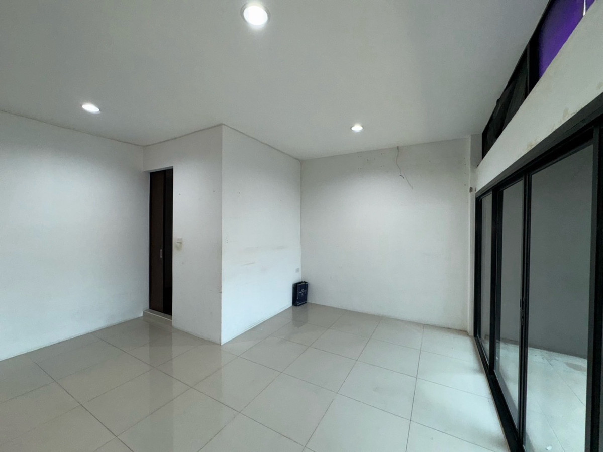 ให้เช่าอาคารพาณิชย์สุขุมวิท อโศก ทองหล่อ : ให้เช่า อาคารพาณิชย์ สุขุมวิท 26 พร้อมพงษ์ ใกล้ Emporium และ K Village รับพิจารณาทุกธุรกิจ ที่จอดรถ 2 คัน ทำเลซอยย่อย (ไม่ใช่ซอยหลัก)