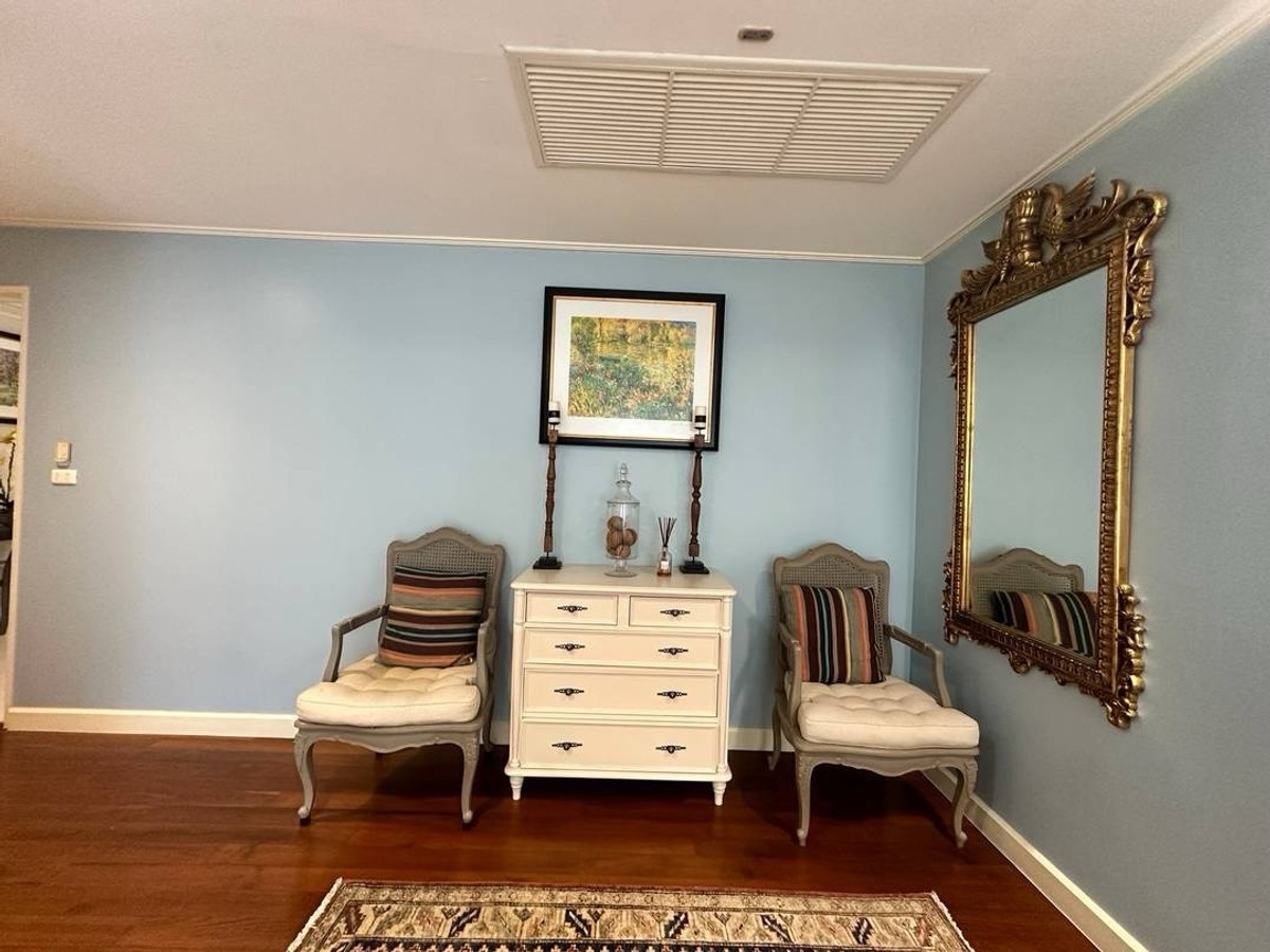 For RentCondoSukhumvit, Asoke, Thonglor : Premium Condo Quiet atmosphere in the heart of the city, convenient travel near BTS Thonglor.