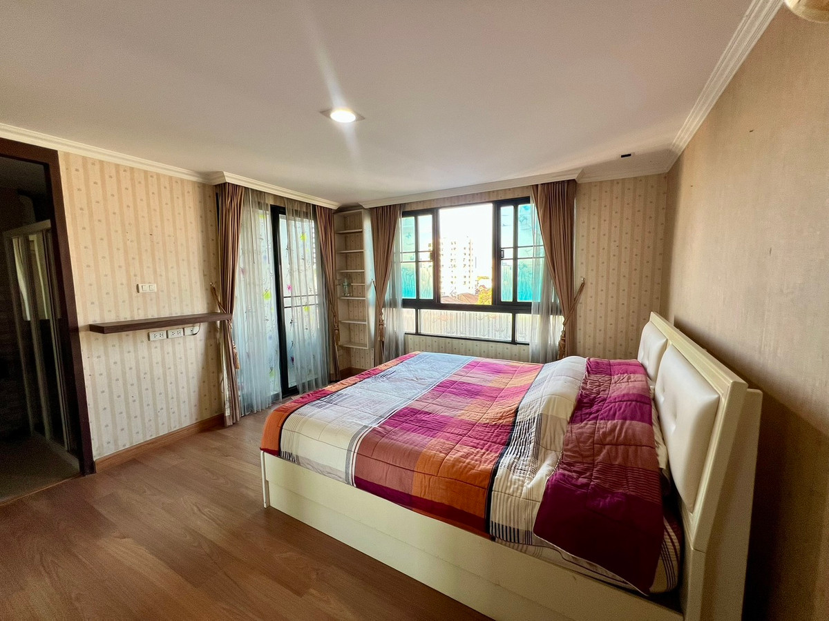 For SaleCondoRatchadapisek, Huaikwang, Suttisan : Cheapest sale in the building! Condo 77.7 sq m., corner room, 2 bedrooms, 2 bathrooms, near MRT Lat Phrao, this price cant be found!!