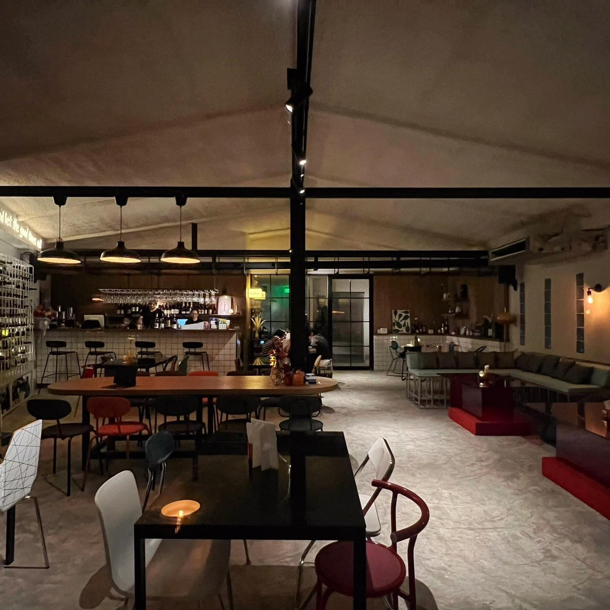 ให้เช่าร้านค้า/ตลาดนัดสุขุมวิท อโศก ทองหล่อ : ให้เช่าพื้นที่ ชั้น 5 สุขุมวิท 22 พระราม 4 เหมาะสำหรับทำบาร์หรือคาเฟ่