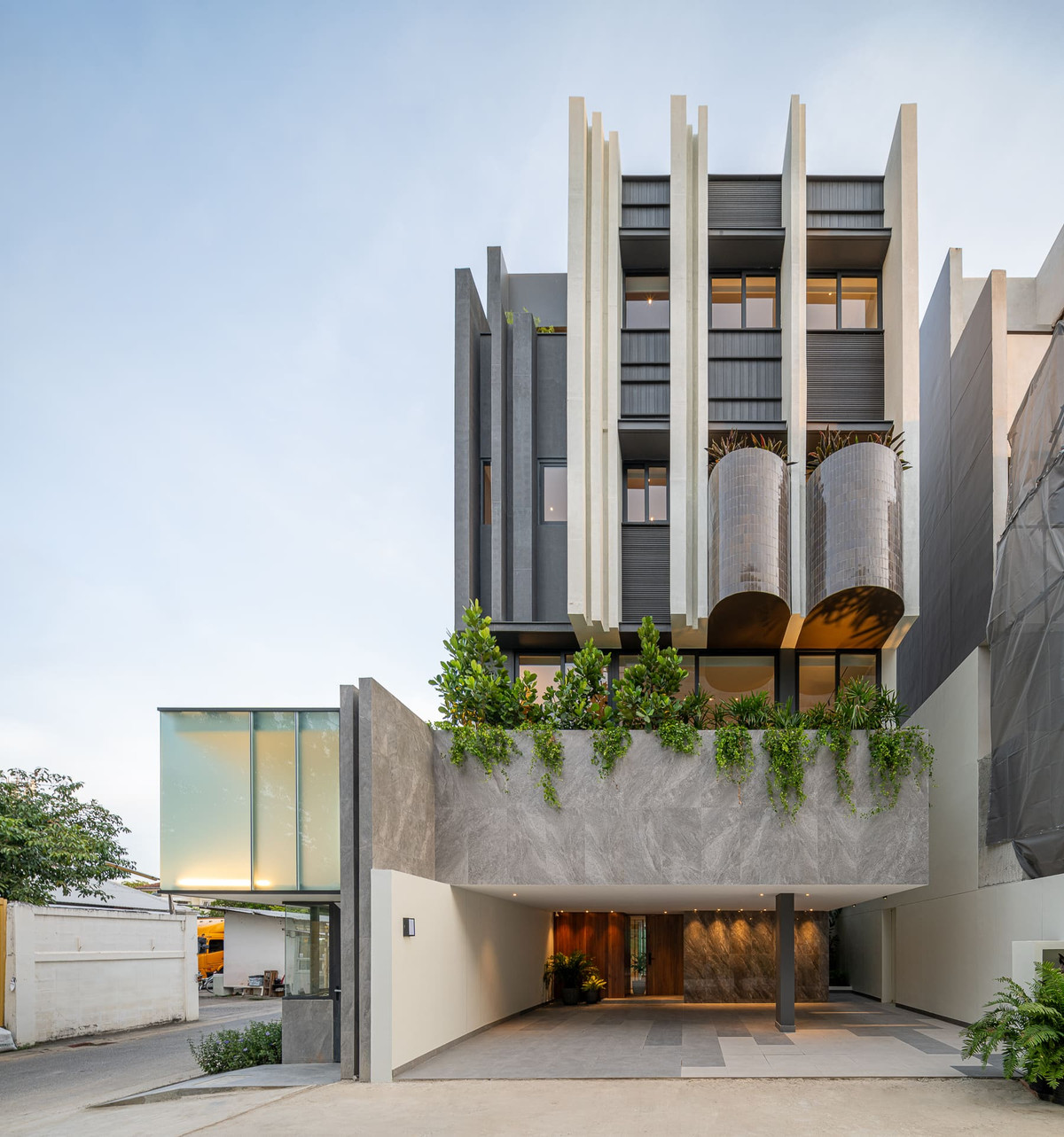 ขายบ้านอ่อนนุช อุดมสุข : Baan Puripuri Sukhumvit 93 บ้านเดี่ยว 4 ชั้น ใกล้ BTS บางจาก Please call: 082-894-4624