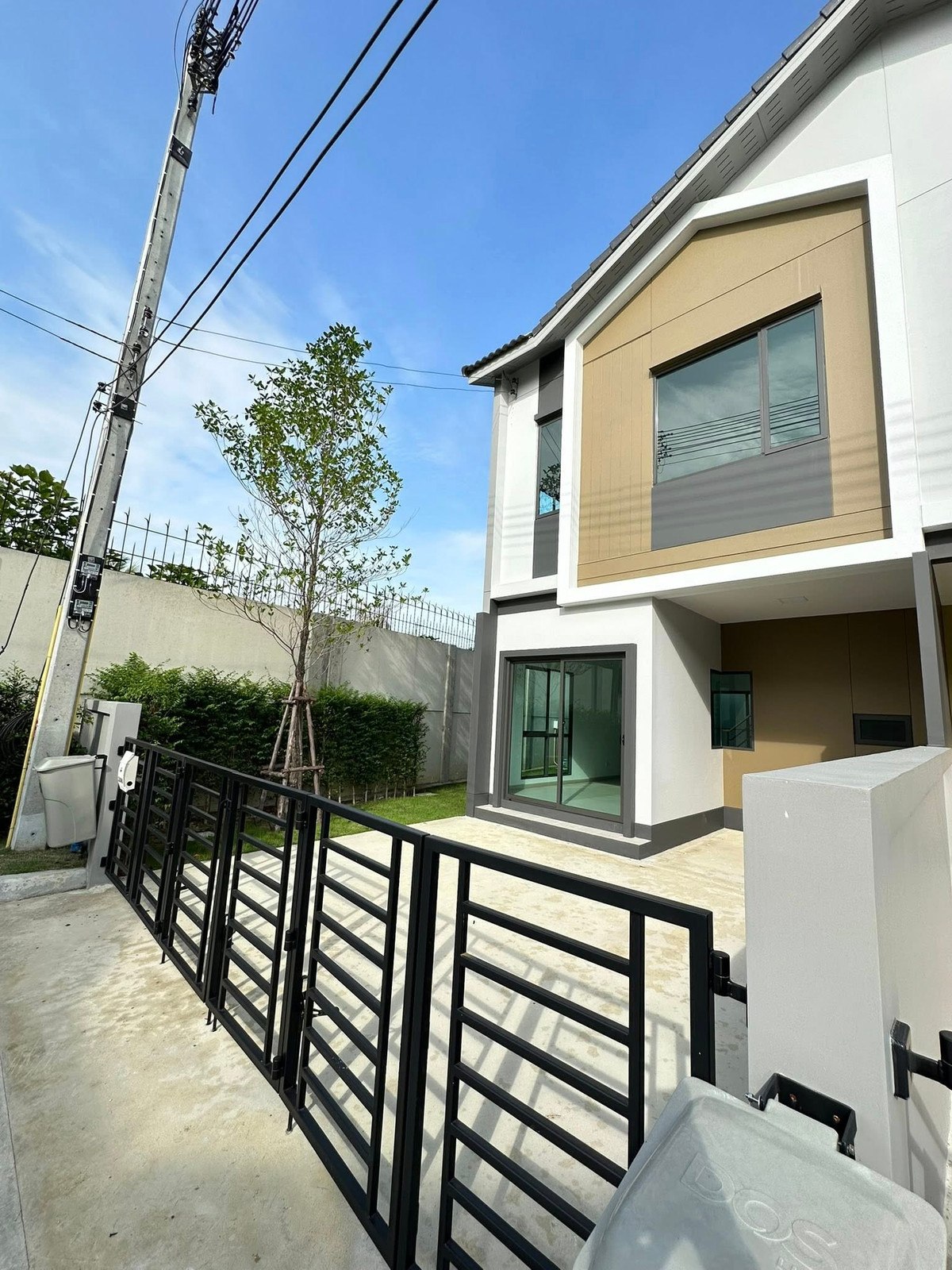 ให้เช่าบ้านปทุมธานี รังสิต ธรรมศาสตร์ : ทาวน์โฮม 3ห้องนอน เฟอร์นิเจอร์ครบ ใกล้ตัวเมืองปทุม เฟอร์นิเจอร์ครบ