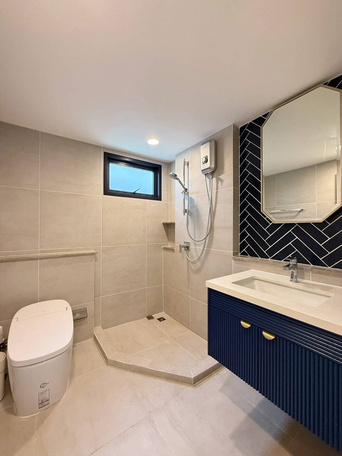 ให้เช่าบ้านเสรีไทย-นิด้า : ✨ บ้านยุคใหม่ ประหยัดพลังงาน! บ้านเดี่ยวหลังมุม Solar Cell & EV Charger พร้อมใช้งาน!  