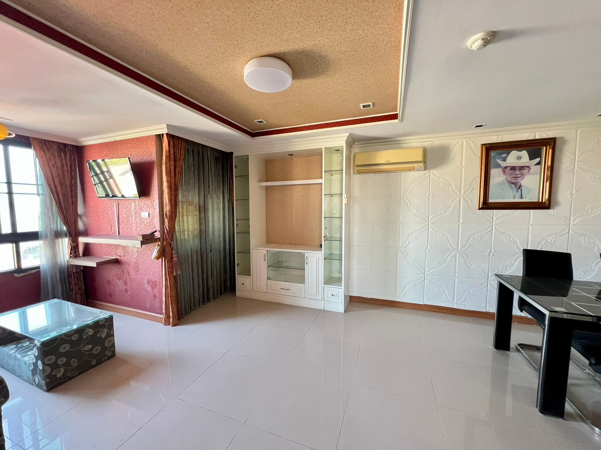 For SaleCondoRatchadapisek, Huaikwang, Suttisan : Cheapest sale in the building! Condo 77.7 sq m., corner room, 2 bedrooms, 2 bathrooms, near MRT Lat Phrao, this price cant be found!!