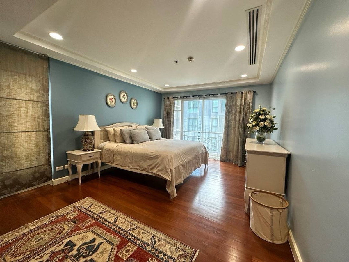 For RentCondoSukhumvit, Asoke, Thonglor : Premium Condo Quiet atmosphere in the heart of the city, convenient travel near BTS Thonglor.