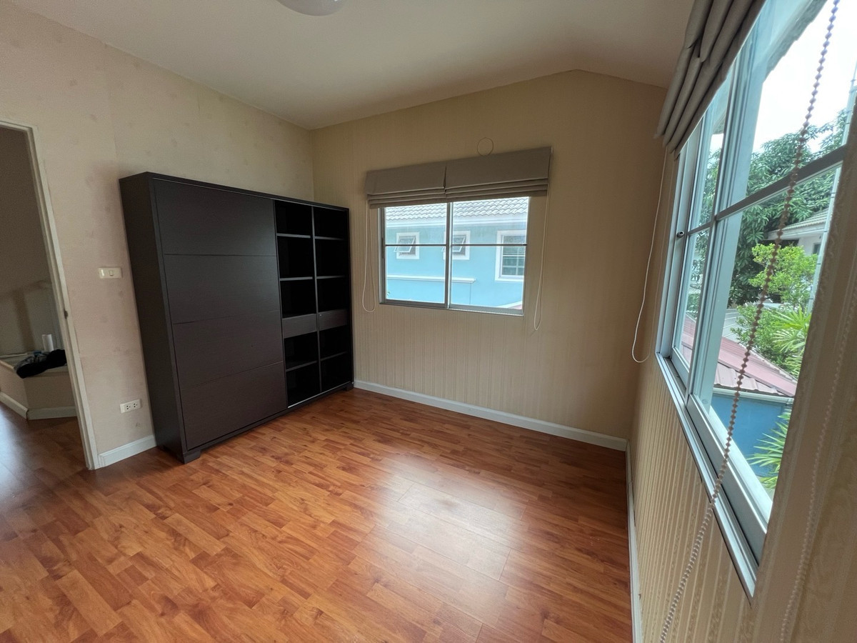 For RentHouseNonthaburi, Bang Yai, Bangbuathong : Single house, 5 minutes to Central Westgate, fully furnished, 3 bedrooms, 3 bathrooms.