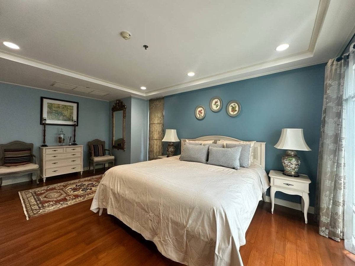 For RentCondoSukhumvit, Asoke, Thonglor : Premium Condo Quiet atmosphere in the heart of the city, convenient travel near BTS Thonglor.